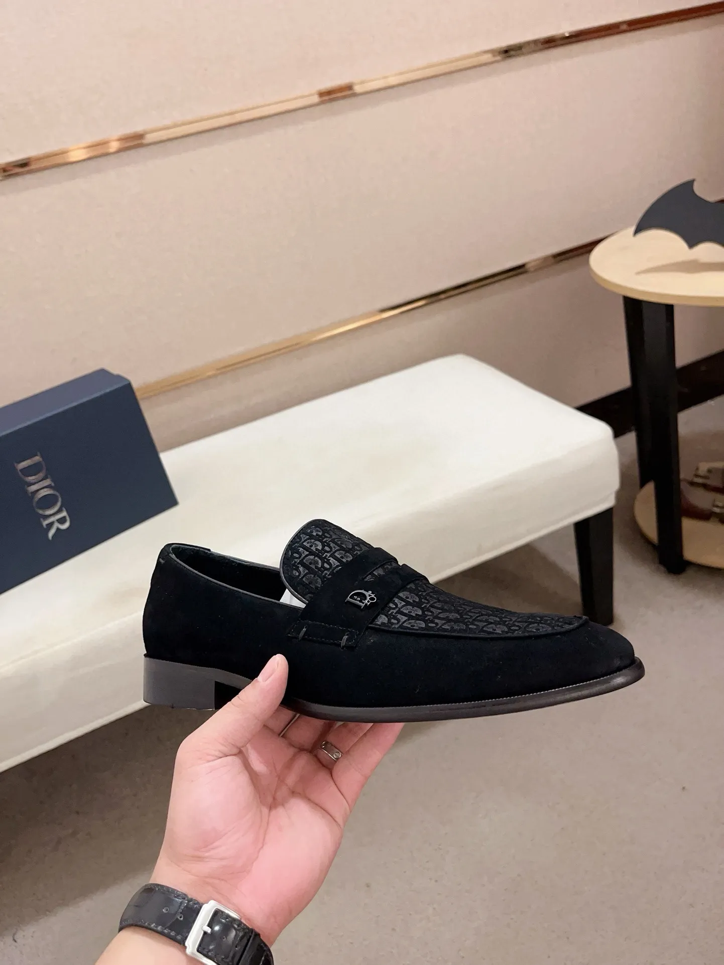 Men's shoes 💰: 540💰 High-end version of Dior Dior's new series. Famous actors and Internet celebrities wear super popular designs. The sculptures of French artist Niki de Saint Phalle are designed as rings. Material: Fabric: Imported original material. Foot: cowhide. Outsole: Rubber outsole. Men's shoe size: 38~44. Can be customized to size 45.